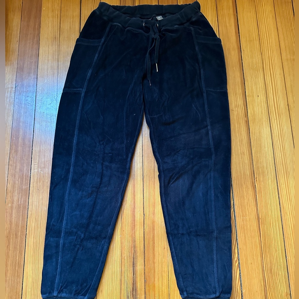Velour joggers, iconic Y2K style